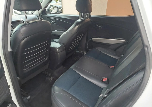 SsangYong Tivoli cena 40900 przebieg: 123427, rok produkcji 2016 z Gniewkowo małe 191